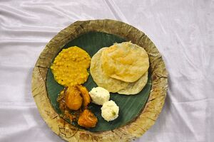 Prato tradicional indiano em Calcutá durante o festival Durga Puja