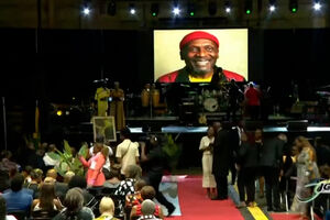Milhares de pessoas homenageiam a figura maior do 'reggae' Jimmy Cliff na Jamaica