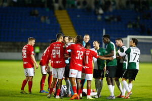 Santa Clara pede anulação da expulsão de Paulo Vitor após jogo com o Sporting