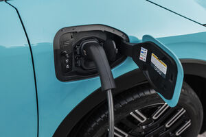 Nissan Leaf de nova geração com carregamento elétrico