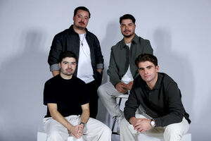 David Mendonça, Francisco Cartaxo, Tomás Cartaxo e Miguel Brites integram a banda Vizinhos