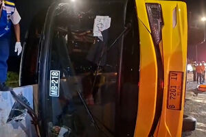 Autocarro em alta velocidade capota e faz 16 mortos na Indonésia  