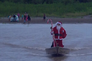 Pai Natal troca o trenó pelo barco: mais de 700 crianças da Amazónia receberam presentes 