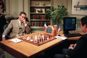 Kasparov condenado à revelia na Rússia por críticas à guerra na Ucrânia