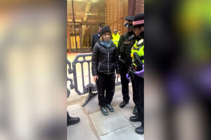 Greta Thunberg em greve de fome presa em Londres durante protesto pró-palestinianos 