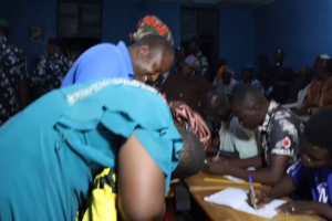 Crianças raptadas na Nigéria reencontram-se com as famílias antes do Natal  