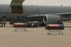 Corpos de dois militares da Guarda Nacional de Iowa mortos na Síria regressam a casa na véspera de Natal