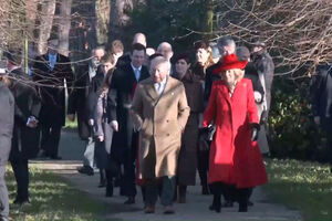Família real britânica chega a Sandringham para missa de Natal 
