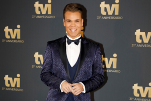 Zé Lopes aborda padrões sociais e rótulos