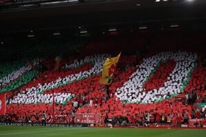 Adeptos do Liverpool homenageiam Diogo Jota e André Silva em Anfield