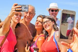 O Presidente numa "marselfie": Marcelo sai de Belém com popularidade 