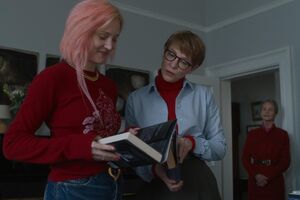 Vicky Krieps (esq.ª), Cate Blanchett e Charlotte Rampling (dir.ª) integram o elenco