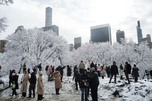 Tempestade de neve causa cancelamentos de voos em Nova Iorque e nos EUA.
