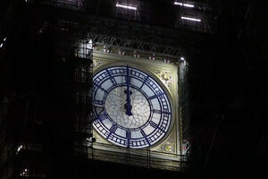 Relógio mais famoso do Reino Unido pronto para tocar à meia-noite na véspera de Ano Novo 