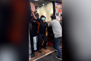 Imagens mostram clientes de restaurante em pânico após sismo de 6,6 em Taiwan 