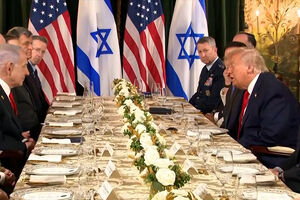 Imagens mostram Trump e Netanyahu juntos em reunião e jantar    