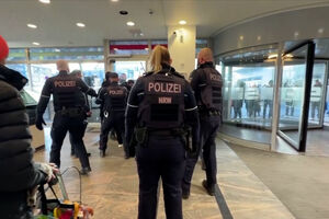 Ladrões perfuram cofre de banco alemão e roubam bens no valor de dezenas de milhões de euros 