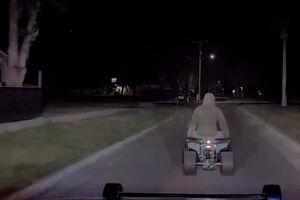 Roubam moto 4 e fogem à polícia até se despistarem  