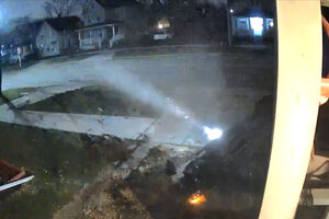 Condutor choca contra casa na manhã de Natal e foge 