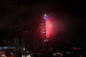 Torre 101 de Taiwan é o centro das atenções nos fogos de artifício que marcam o início de 2026 