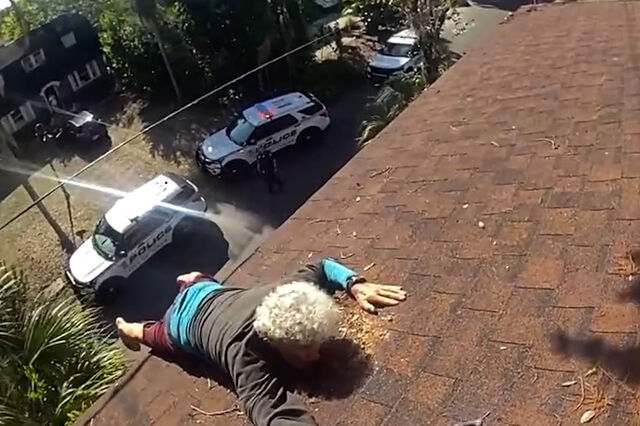 Homem fica suspenso no telhado e é salvo pela polícia nos EUA 