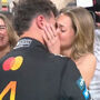 Um beijo e muitas lágrimas: o momento em que Norris festeja com Margarida Corceiro a conquista do Mundial