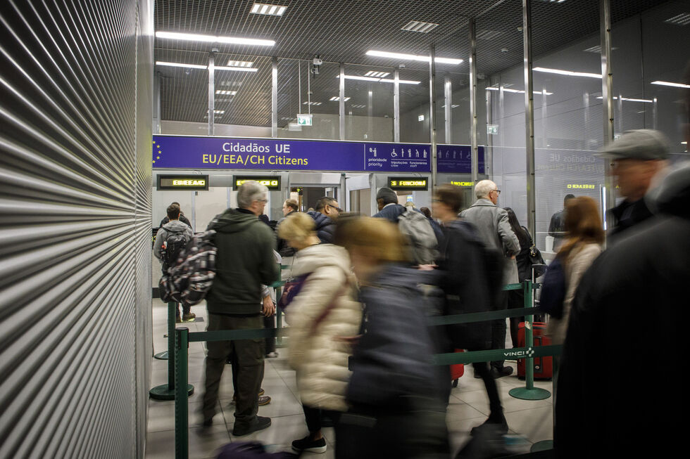 Controlo de fronteiras do aeroporto Humberto Delgado