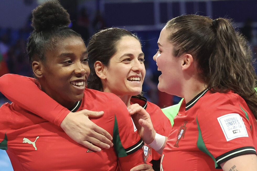 Jogadoras portuguesas festejam frente à Argentina