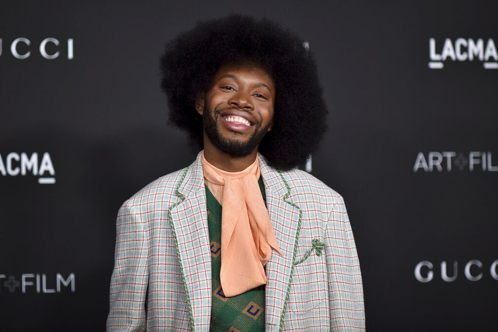 Ator de 'Emily em Paris' detido no Japão por suspeita de tráfico de droga.
