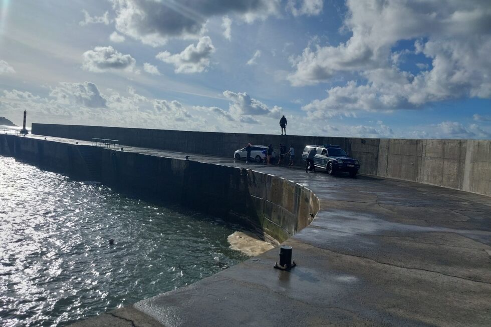 Cinco pessoas arrastadas por onda que galgou a muralha do cais do Paul do Mar na Madeira