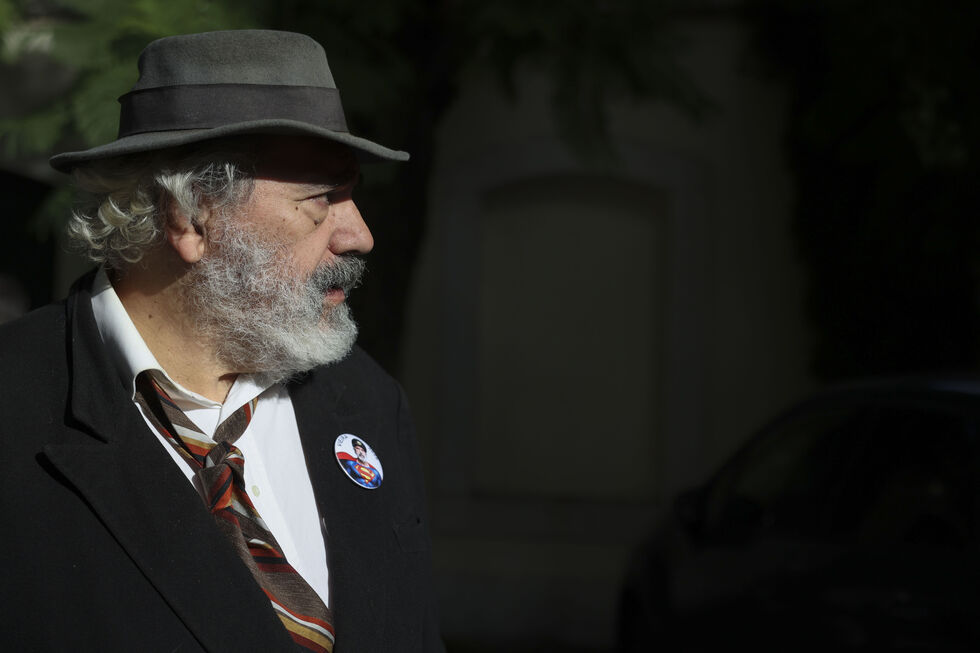 Manuel João Vieira, durante a entrega de assinaturas no Tribunal Constitucional