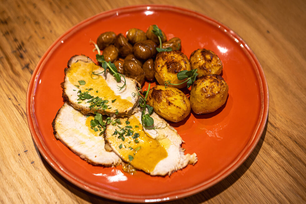 O lombo de porco com castanhas  da chef Carla Oliveira