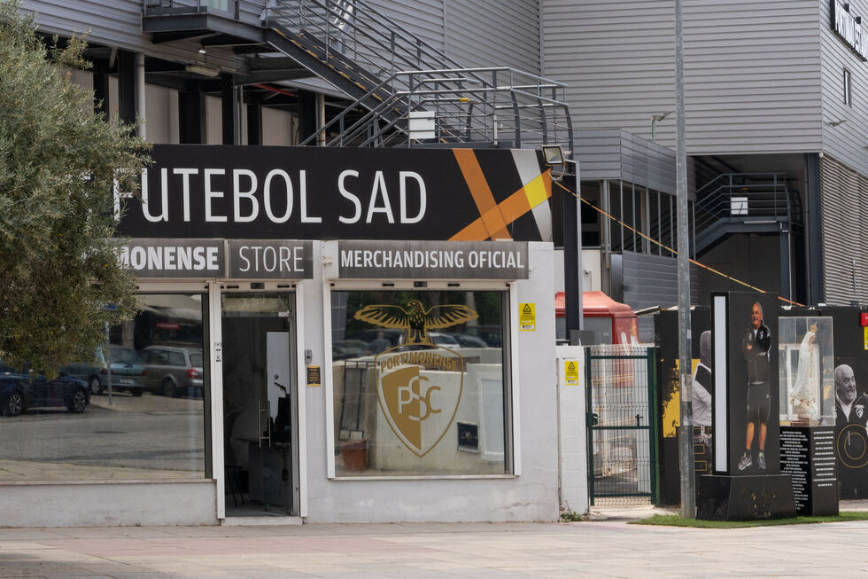 Loja do Portimonense oferece merchandising oficial e artigos de futebol