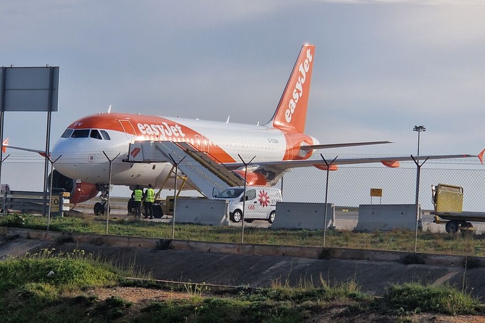 Passageira da Easyjet embarca em Málaga; companhia refuta versão de que estaria morta