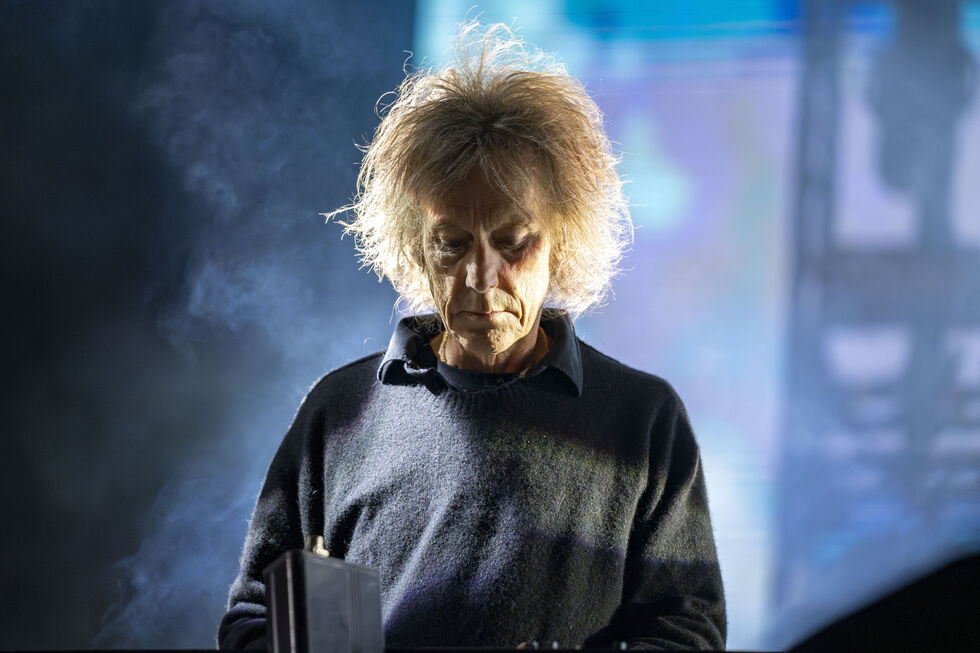 Perry Bamonte, guitarrista dos The Cure, recordado pela sua influência na banda.
