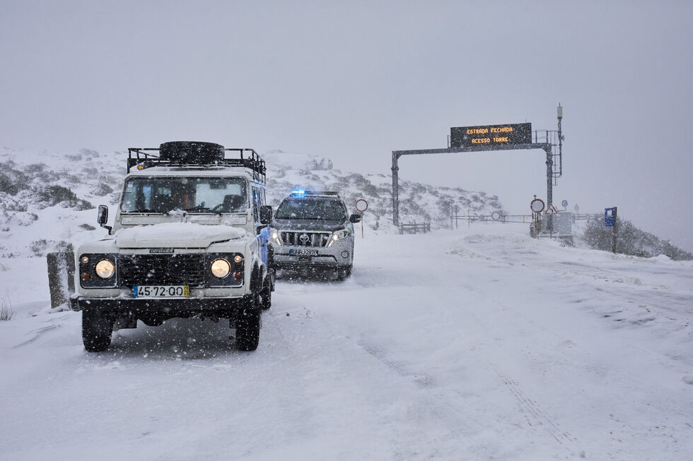 Estrada da Torre fechada devido à neve e massa de ar polar no IPMA