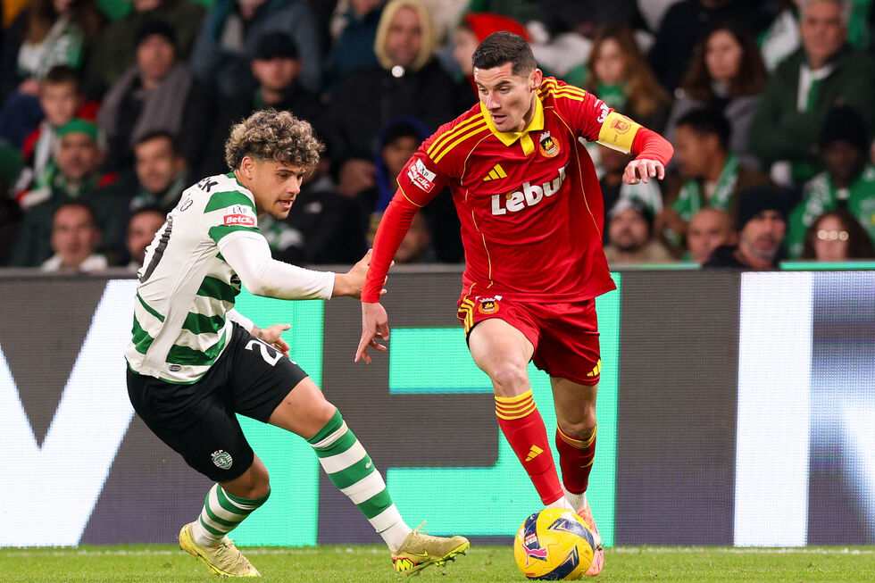 Sporting vence Rio Ave por 4-0 e aproxima-se da liderança