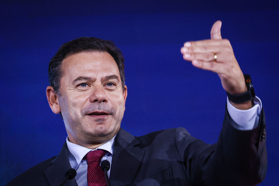 Montenegro homenageia Cavaco Silva e inspira-se na governação do antigo primeiro-ministro