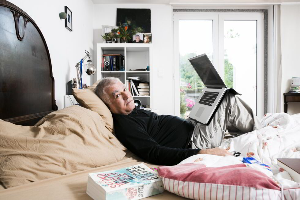 Pedro Paixão publicou o primeiro livro em 1992 e tem já editadas mais de duas dezenas de obra