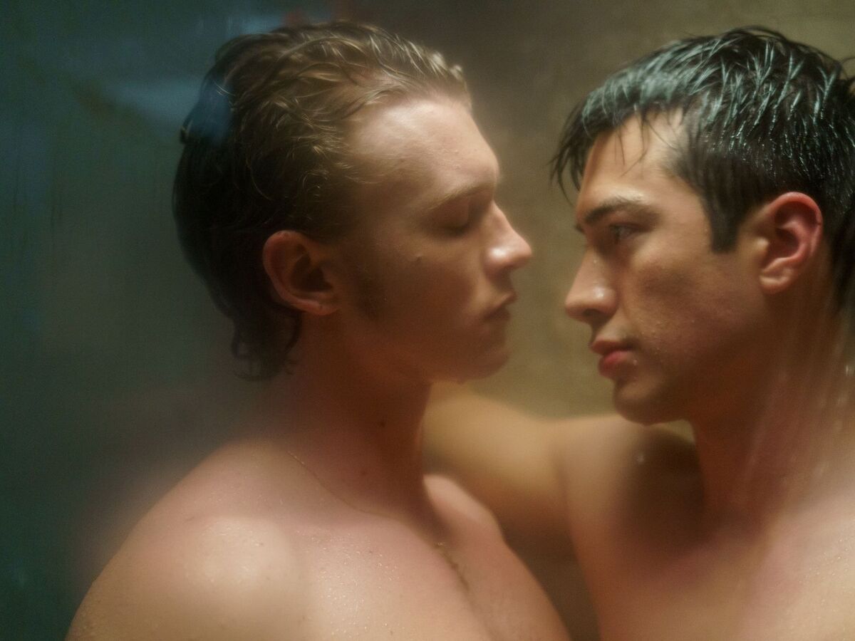 "Heated Rivalry": uma série-fenómeno com boas nádegas