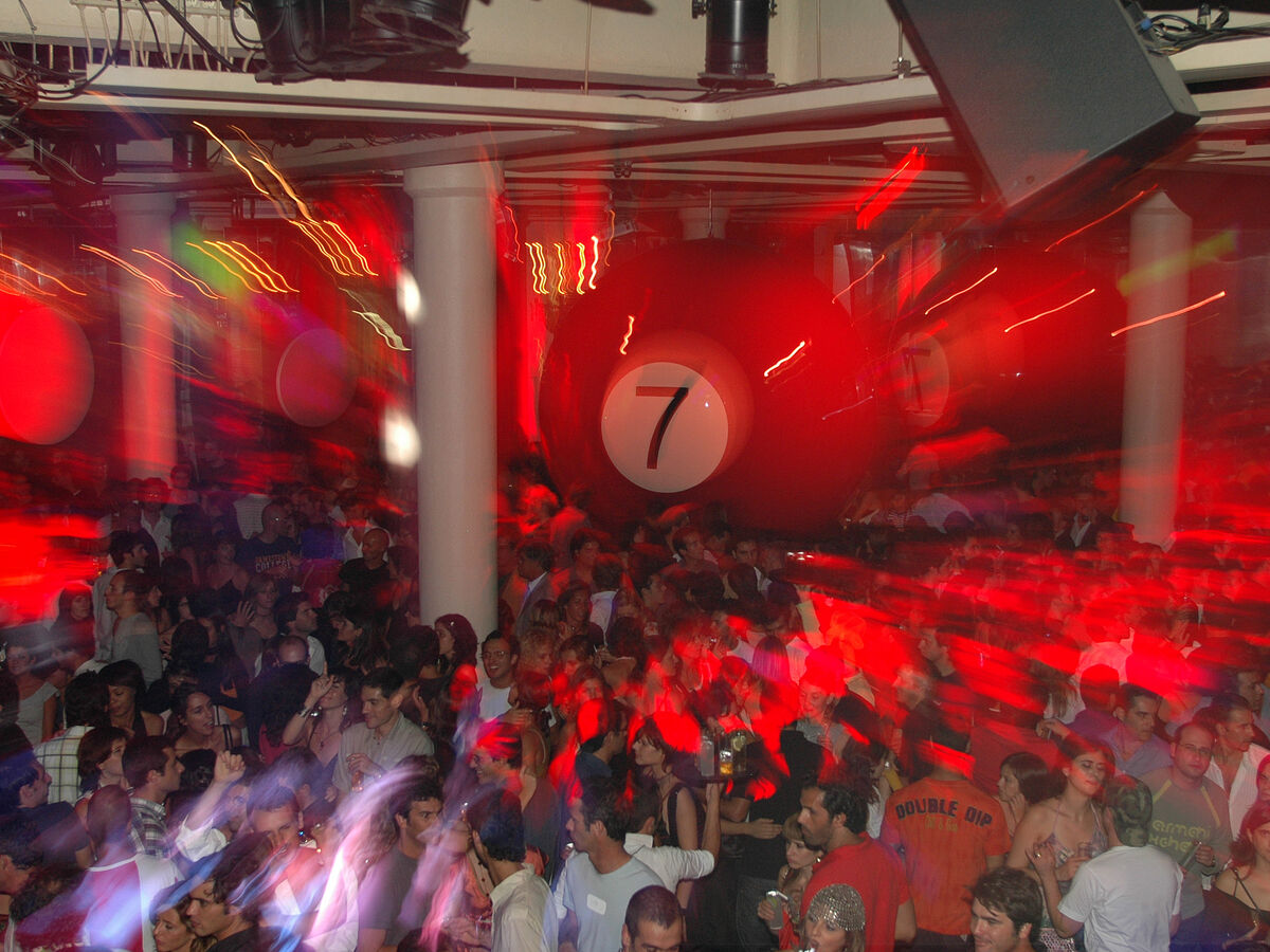 Bares, boates, sexo e diretas: as noites de Virgílio Castelo