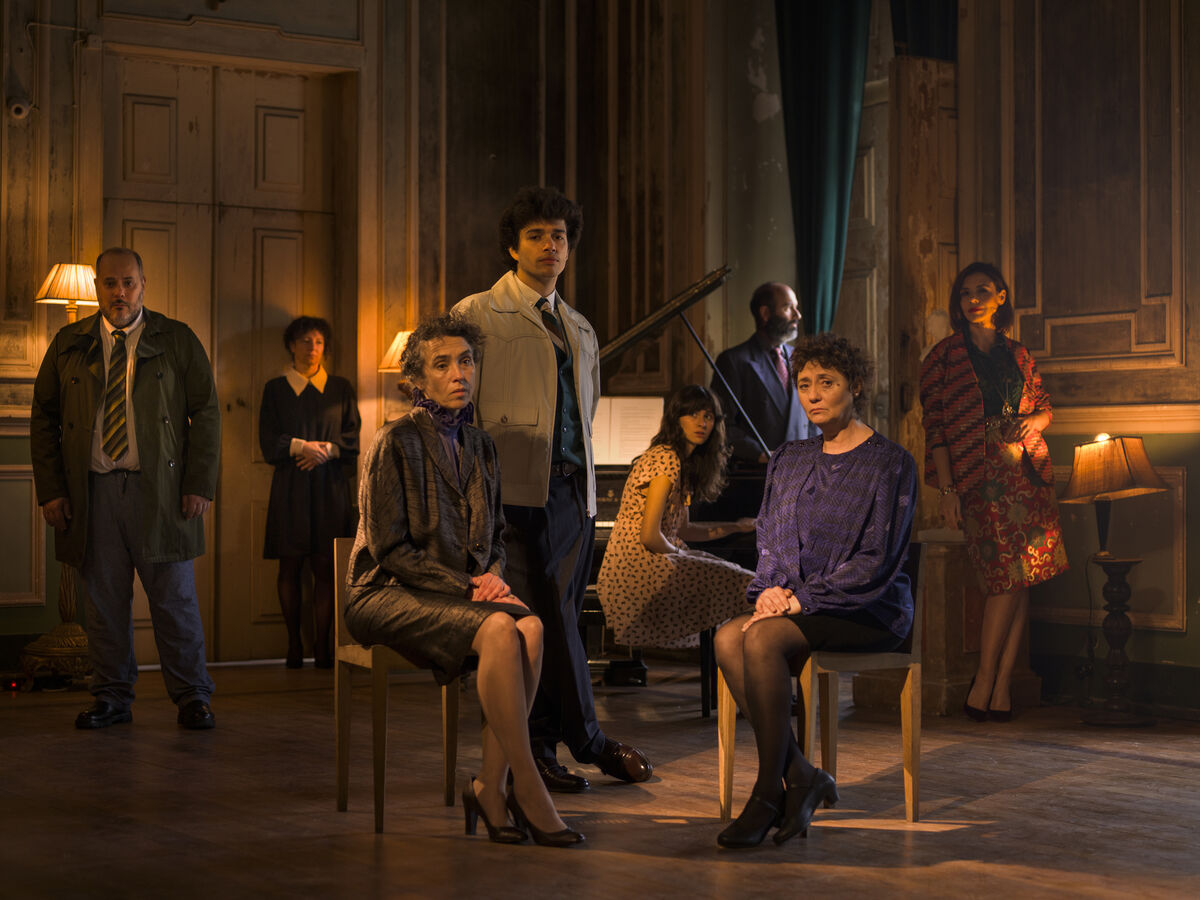 No São Luiz, o teatro de Ibsen e do século XIX ilumina o presente