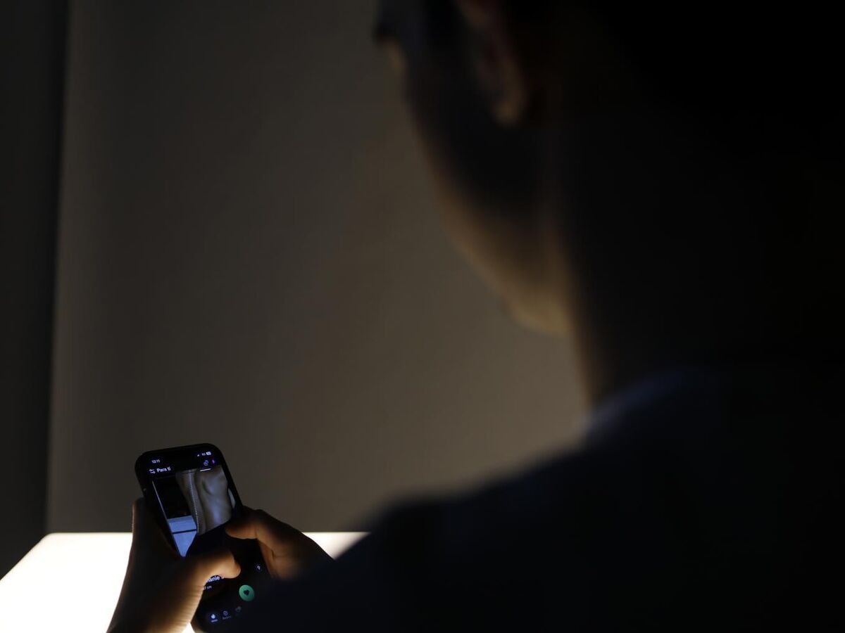 Sexo, mentiras e extorsão: a burla amorosa que dispara nas redes