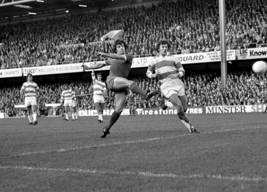 Kevin Keegan, lenda do Liverpool, em jogo