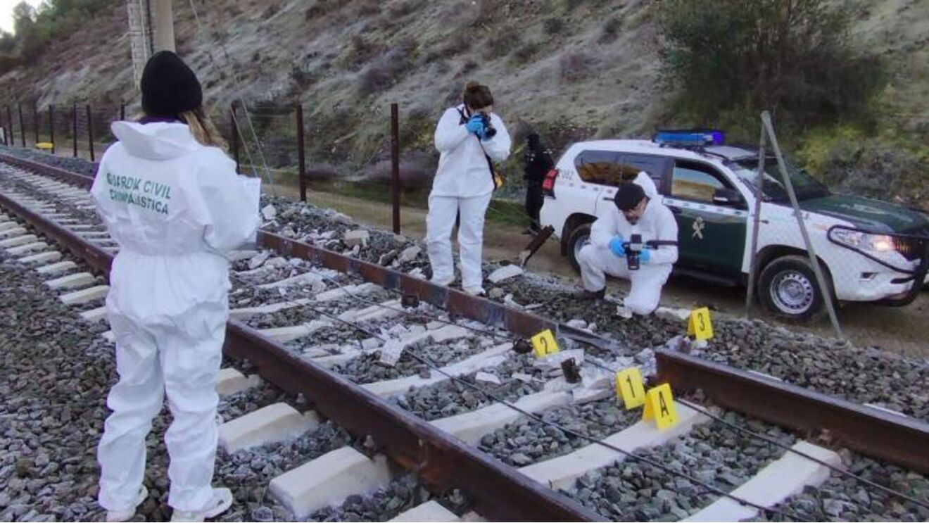 Guarda Civil investiga possível causa de descarrilamento em Espanha