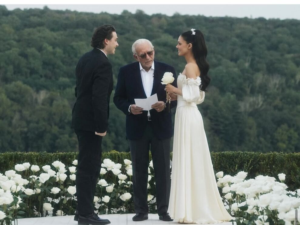 Nicola e Brooklyn, com o pai da noiva, Nelson Peltz, no dia do casamento