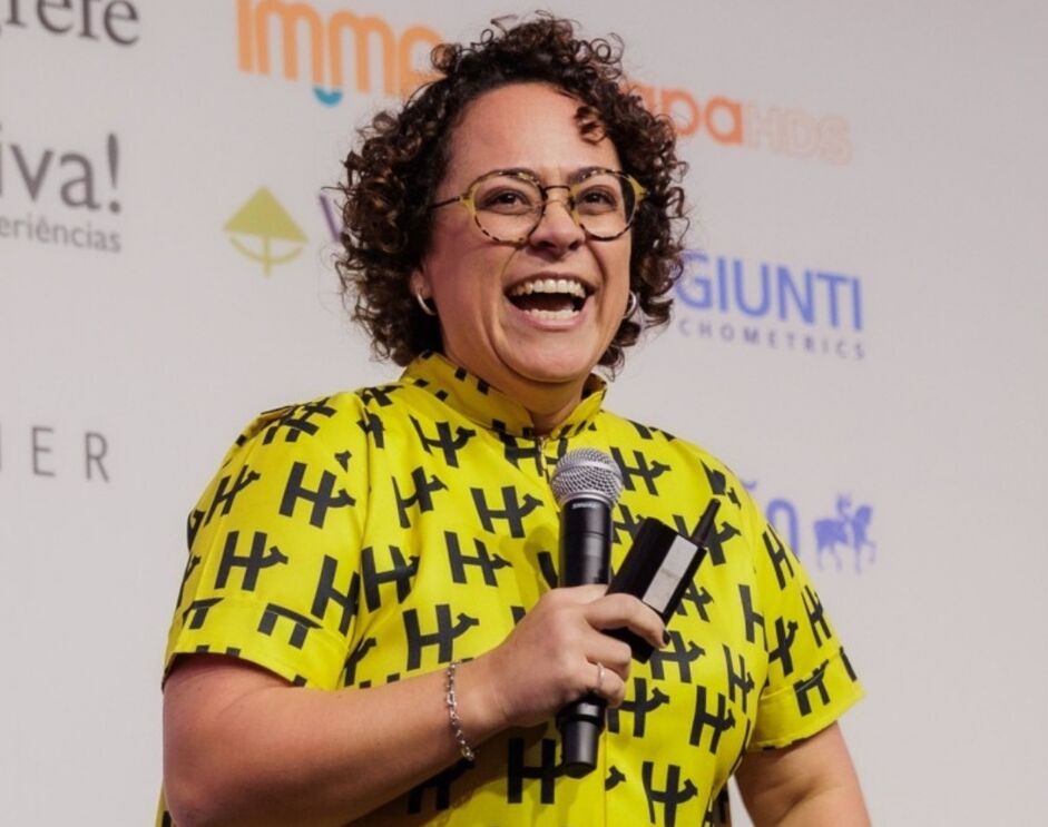 Maryana Rodrigues usa o humor para evitar o burnout em Portugal.
