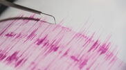 <![CDATA[ Sismo de magnitude 7,8 nas Filipinas fez pelo menos 12 mortos e provocou um tsunami ]]>