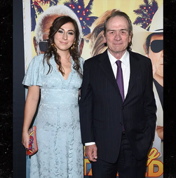 Filha de Tommy Lee Jones encontrada morta num hotel nos EUA