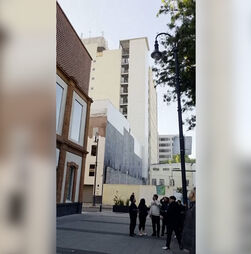 O momento em que forte terramoto abana o sul e centro do México